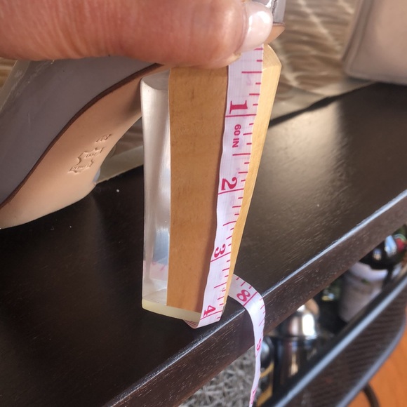 Tory Burch shoes in Excellent Condition - Picture 9 of 10